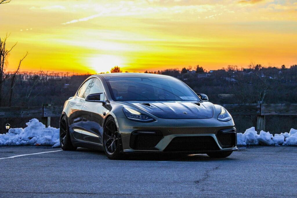 تيسلا موديل 3 تحصل على مقدمة رياضية من بورش مع قطع كربونية جذابة للخارجية تيسلا موديل 3