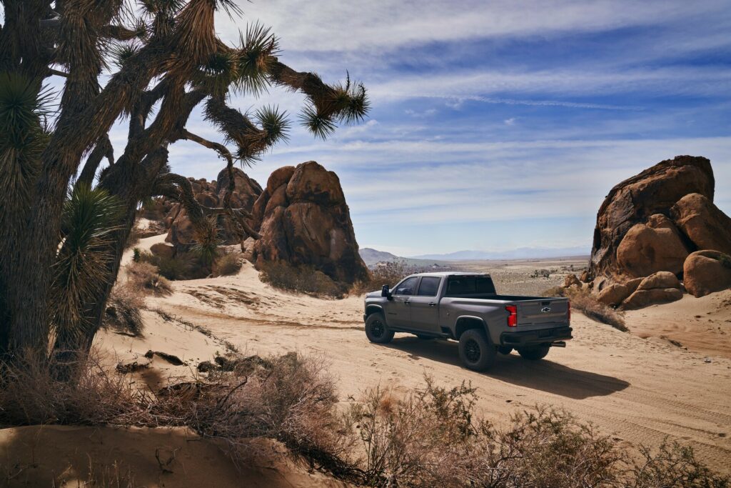 شيفروليه تكشف عن سيلفرادو HD ZR2 و ZR2 بايسون بتجهيزات فريدة للطرقات الوعرة شيفروليه تكشف عن سيلفرادو HD ZR2 و ZR2 بايسون بتجهيزات فريدة للطرقات الوعرة 4