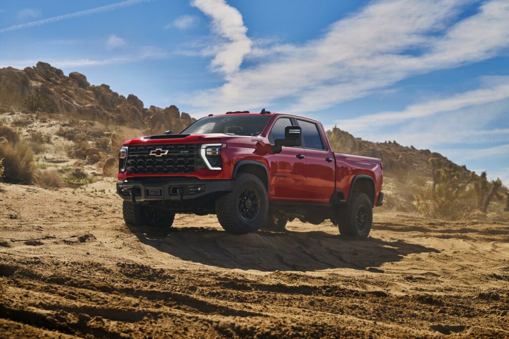 شيفروليه تكشف عن سيلفرادو HD ZR2 و ZR2 بايسون بتجهيزات فريدة للطرقات الوعرة شيفروليه سيلفرادو HD ZR2 بيسون