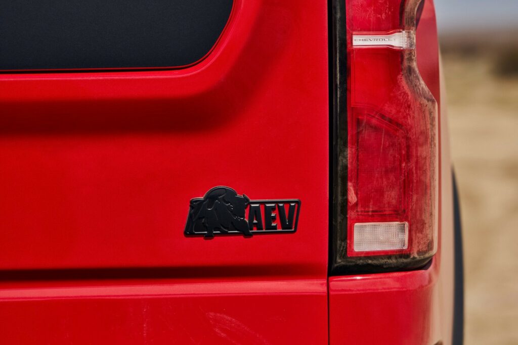 شيفروليه تكشف عن سيلفرادو HD ZR2 و ZR2 بايسون بتجهيزات فريدة للطرقات الوعرة شيفروليه تكشف عن سيلفرادو HD ZR2 و ZR2 بايسون بتجهيزات فريدة للطرقات الوعرة 16