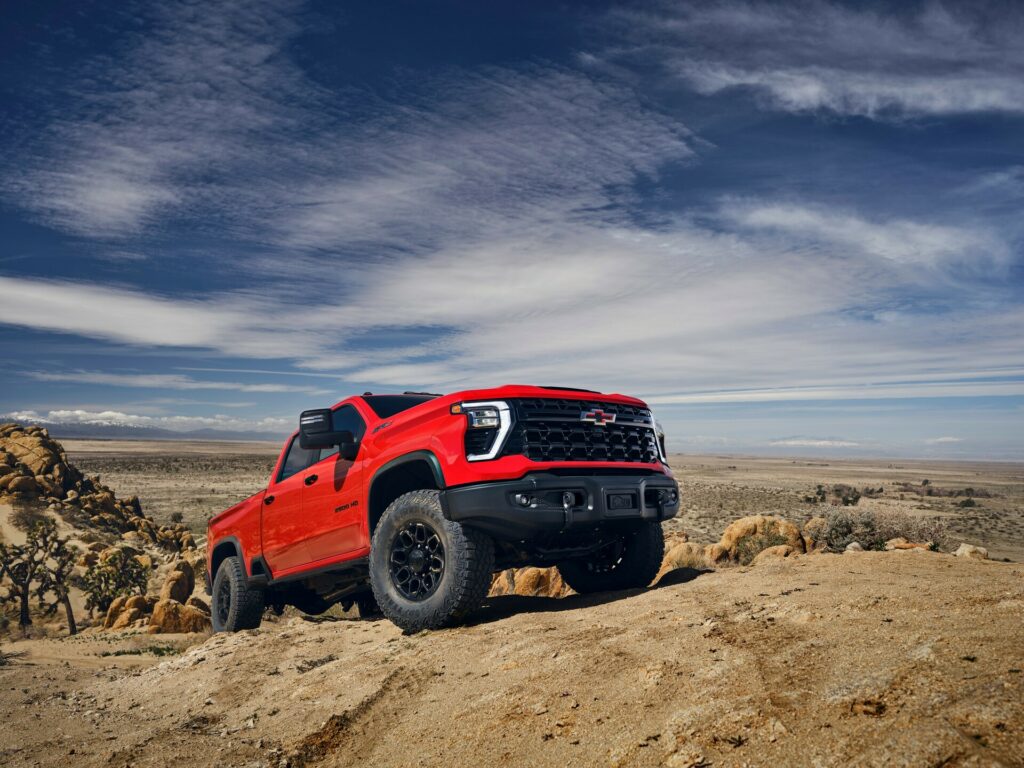 شيفروليه تكشف عن سيلفرادو HD ZR2 و ZR2 بايسون بتجهيزات فريدة للطرقات الوعرة شيفروليه تكشف عن سيلفرادو HD ZR2 و ZR2 بايسون بتجهيزات فريدة للطرقات الوعرة 15