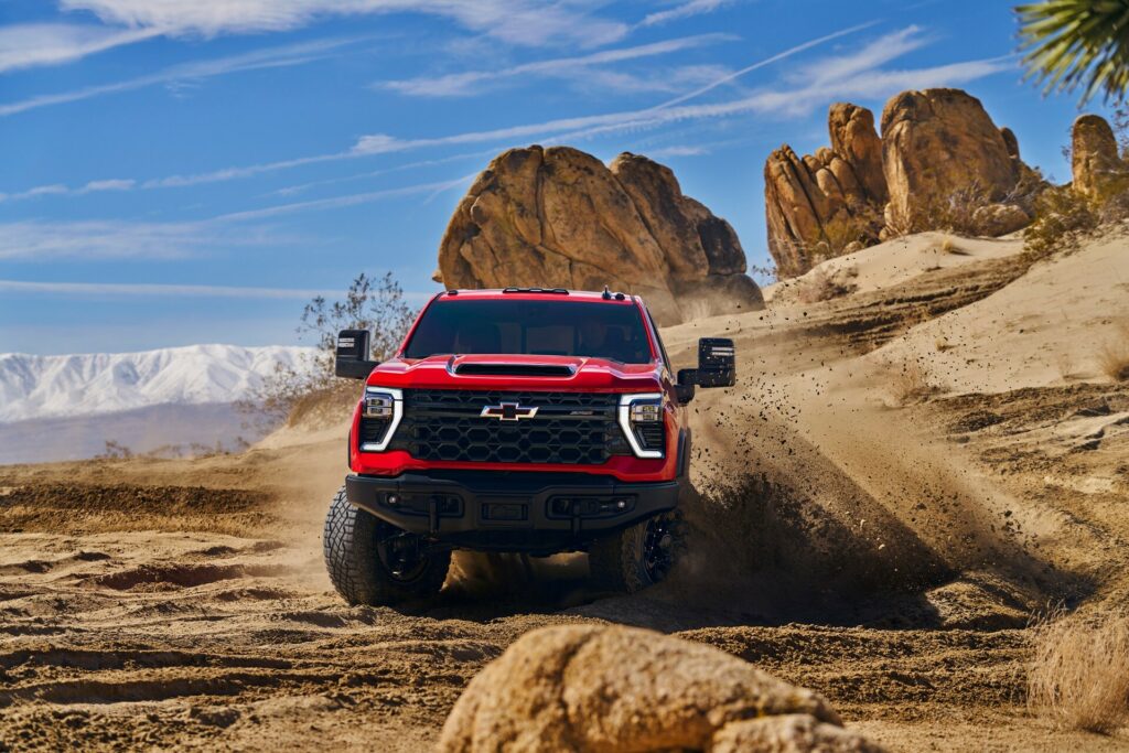 شيفروليه تكشف عن سيلفرادو HD ZR2 و ZR2 بايسون بتجهيزات فريدة للطرقات الوعرة شيفروليه سيلفرادو HD ZR2 بيسون