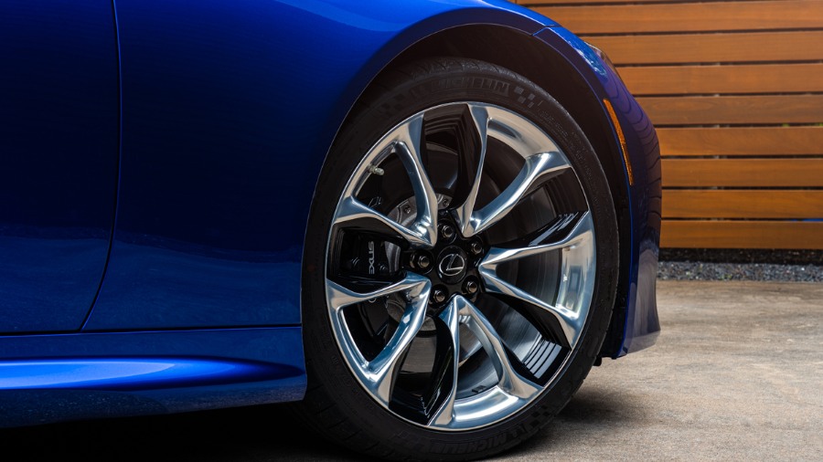 مميزات لكزس LC500 2023.. التصاميم ومحرك V8 والراحة في القيادة مميزات لكزس LC500 2023.. التصاميم ومحرك V8 والراحة في القيادة 2