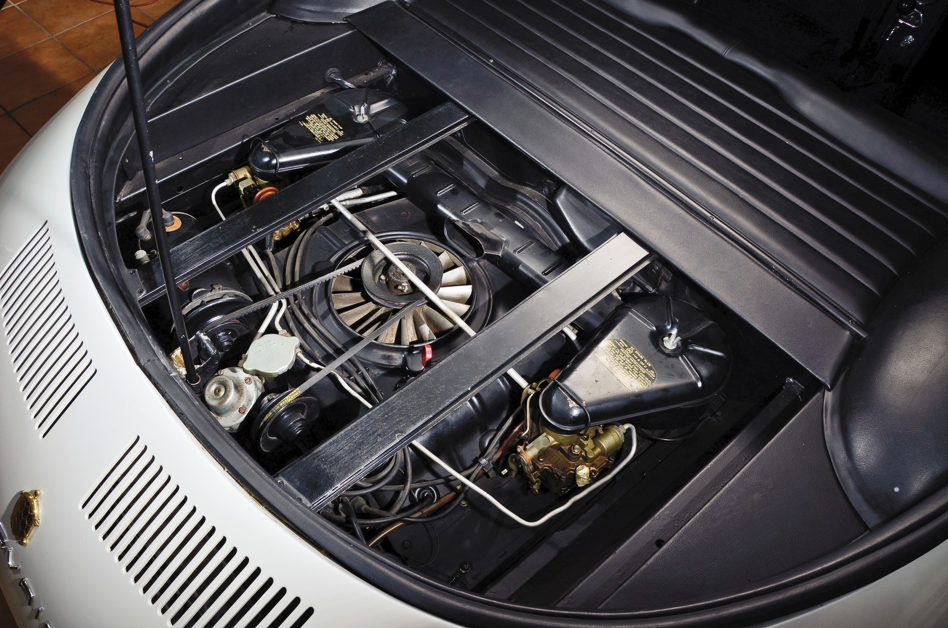 حكاية شيفروليه كورفير تستودو المستوحاة من بورش للأسواق الأوروبية شيفروليه كورفير تستودو