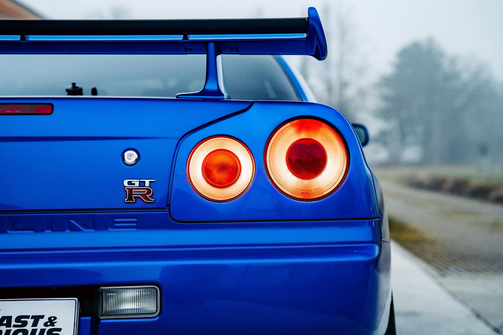 نيسان سكاي لاين جي تي آر R34 تمت قيادتها من قبل بول والكر في فيلم فاست آند فيوريس تباع بأكثر من 5 ملايين ريال! نيسان سكاي لاين جي تي آر R34 تمت قيادتها من قبل بول والكر في فيلم فاست آند فيوريس تباع بأكثر من 5 ملايين ريال! 4