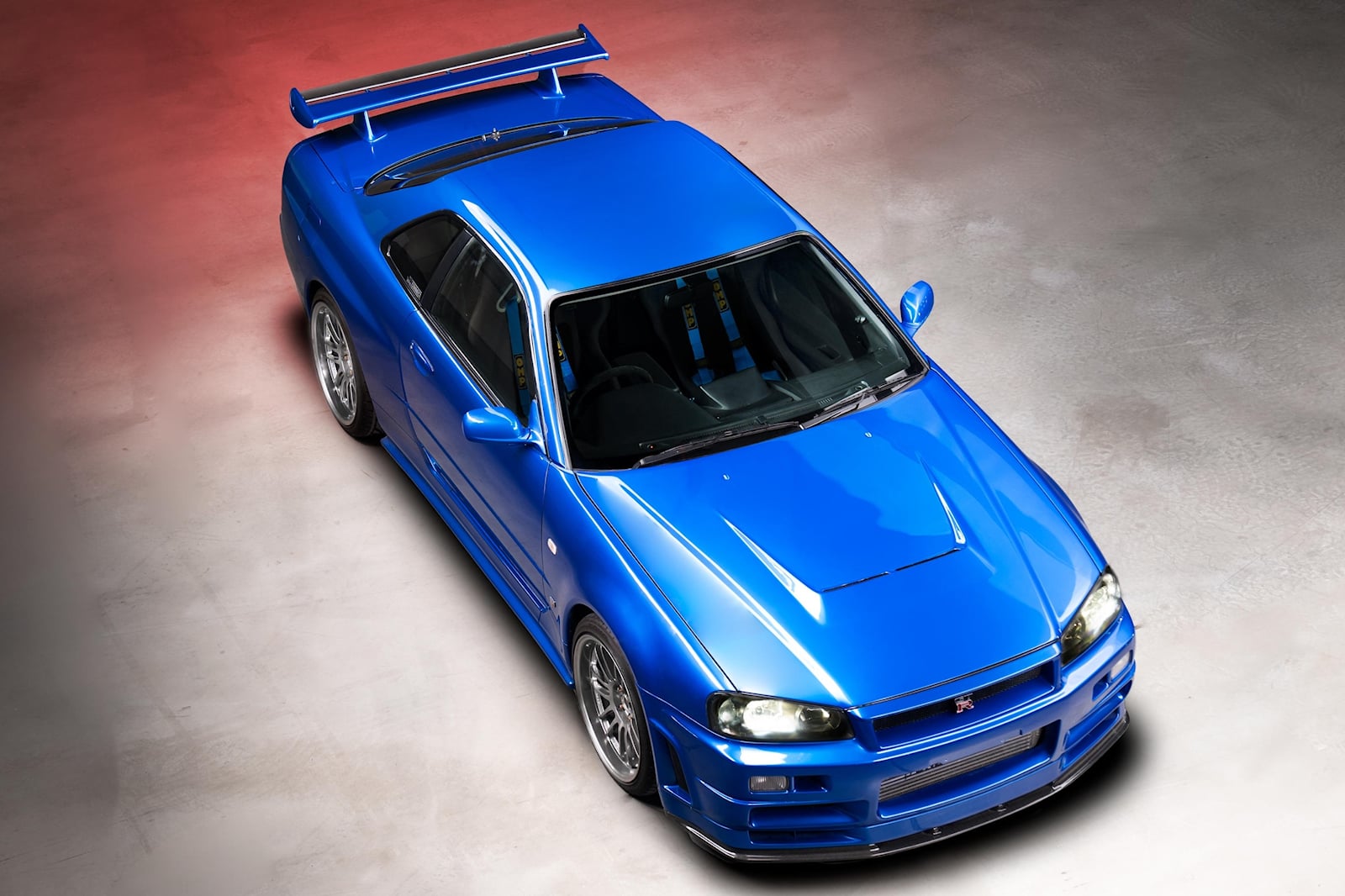 نيسان سكاي لاين جي تي آر R34 تمت قيادتها من قبل بول والكر في فيلم فاست آند فيوريس تباع بأكثر من 5 ملايين ريال! نيسان سكاي لاين جي تي آر R34 المستخدمة من بول والكر