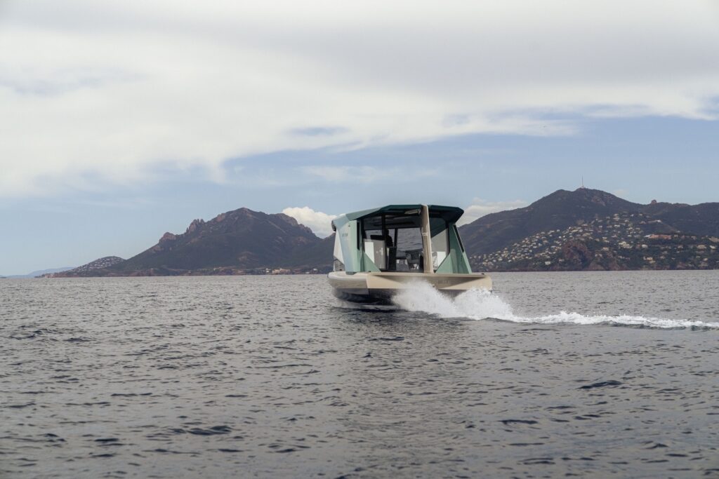 بي ام دبليو تكشف عن قارب ذا أيكون الكهربائي بأحدث التجهيزات الفاخرة المستوحاة من سيارات العلامة بي ام دبليو تكشف عن قارب ذا أيكون الكهربائي بأحدث التجهيزات الفاخرة المستوحاة من سيارات العلامة 25