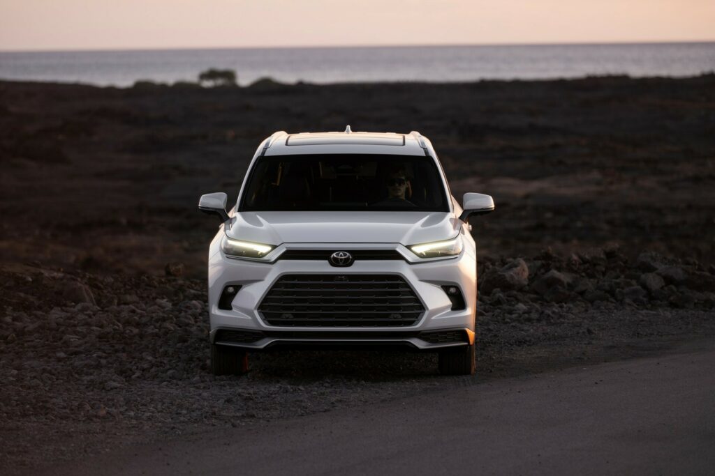 أسعار ومواصفات تويوتا جراند هايلاندر 2024 تنكشف رسمياً تويوتا جراند هايلاندر 2024