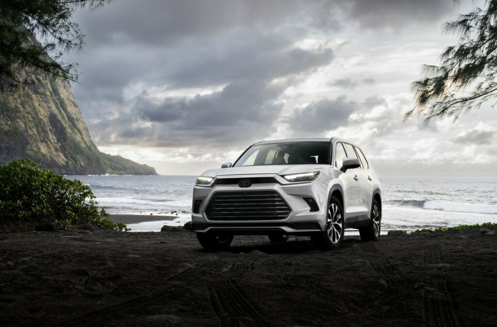 أسعار ومواصفات تويوتا جراند هايلاندر 2024 تنكشف رسمياً تويوتا جراند هايلاندر 2024