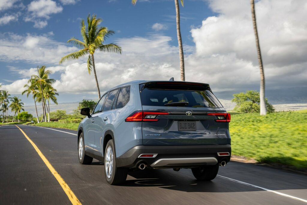 أسعار ومواصفات تويوتا جراند هايلاندر 2024 تنكشف رسمياً تويوتا جراند هايلاندر 2024