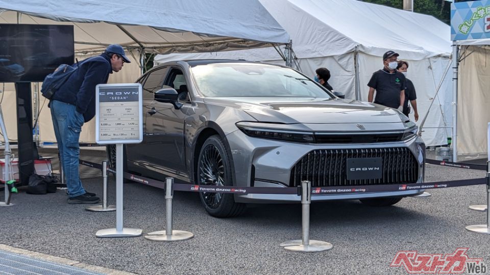 تويوتا كراون سيدان 2024 تظهر في اليابان استعداداً للكشف الرسمي تويوتا كراون سيدان