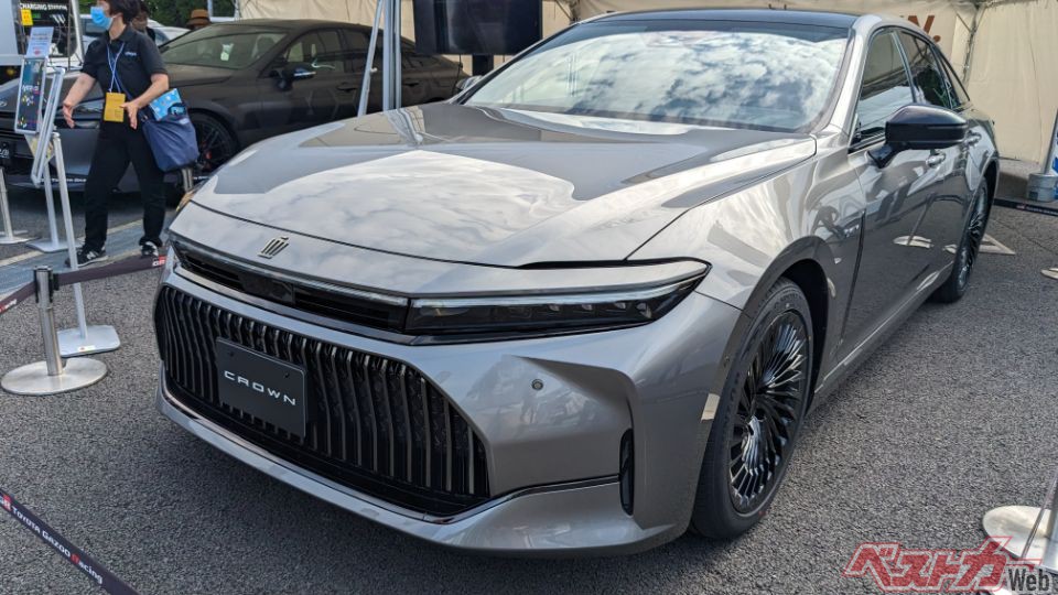 تويوتا كراون سيدان 2024 تظهر في اليابان استعداداً للكشف الرسمي تويوتا كراون سيدان