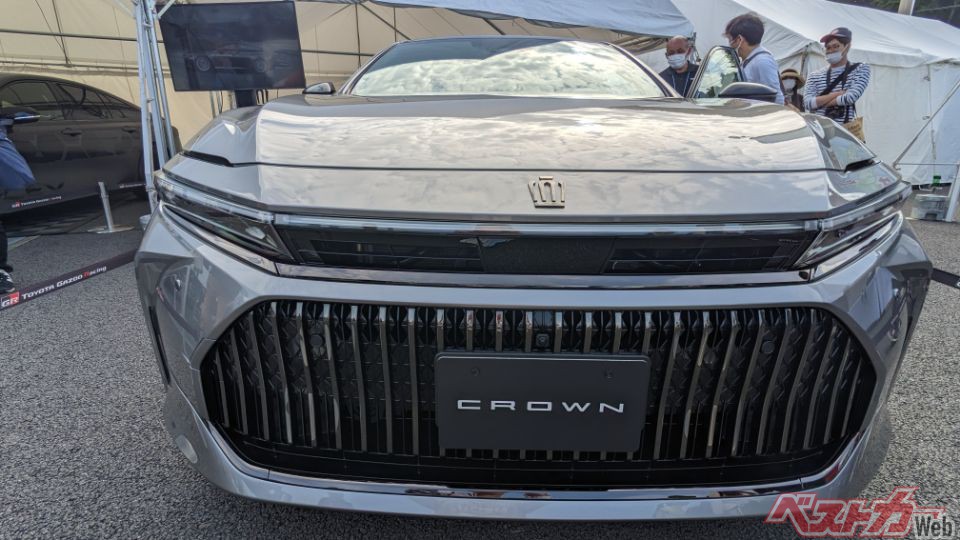 تويوتا كراون سيدان 2024 تظهر في اليابان استعداداً للكشف الرسمي تويوتا كراون سيدان