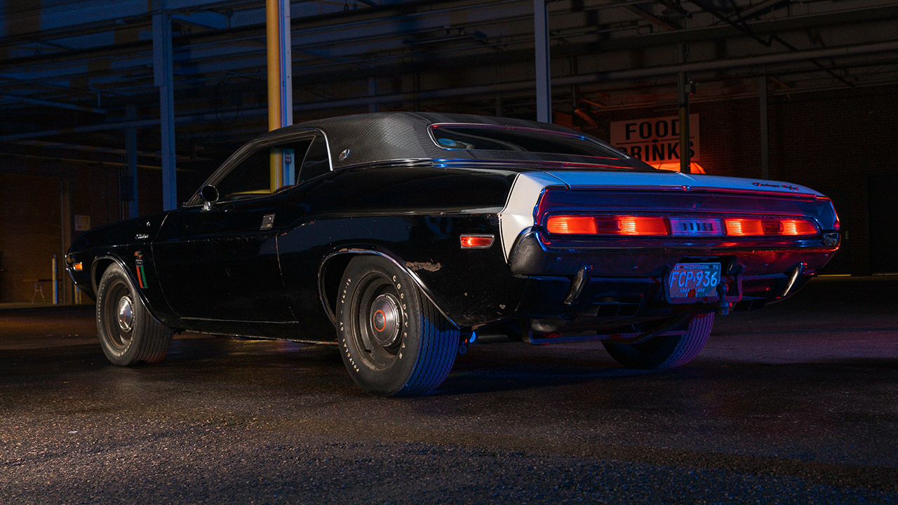 دودج تشالنجر الشبح الأسود التي تعد أشهر أسطورة في سباقات الشوارع الأمريكية تباع بـ 4 مليون ريال! دودج تشالنجر الشبح الأسود