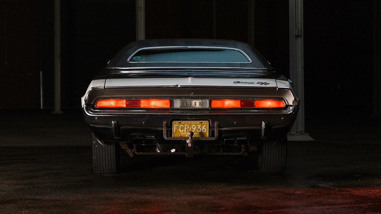 دودج تشالنجر الشبح الأسود التي تعد أشهر أسطورة في سباقات الشوارع الأمريكية تباع بـ 4 مليون ريال! دودج تشالنجر الشبح الأسود