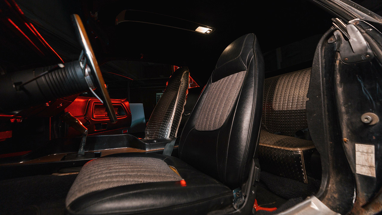 دودج تشالنجر الشبح الأسود التي تعد أشهر أسطورة في سباقات الشوارع الأمريكية تباع بـ 4 مليون ريال! دودج تشالنجر الشبح الأسود التي تعد أشهر أسطورة في سباقات الشوارع الأمريكية تباع بـ 4 مليون ريال! 2