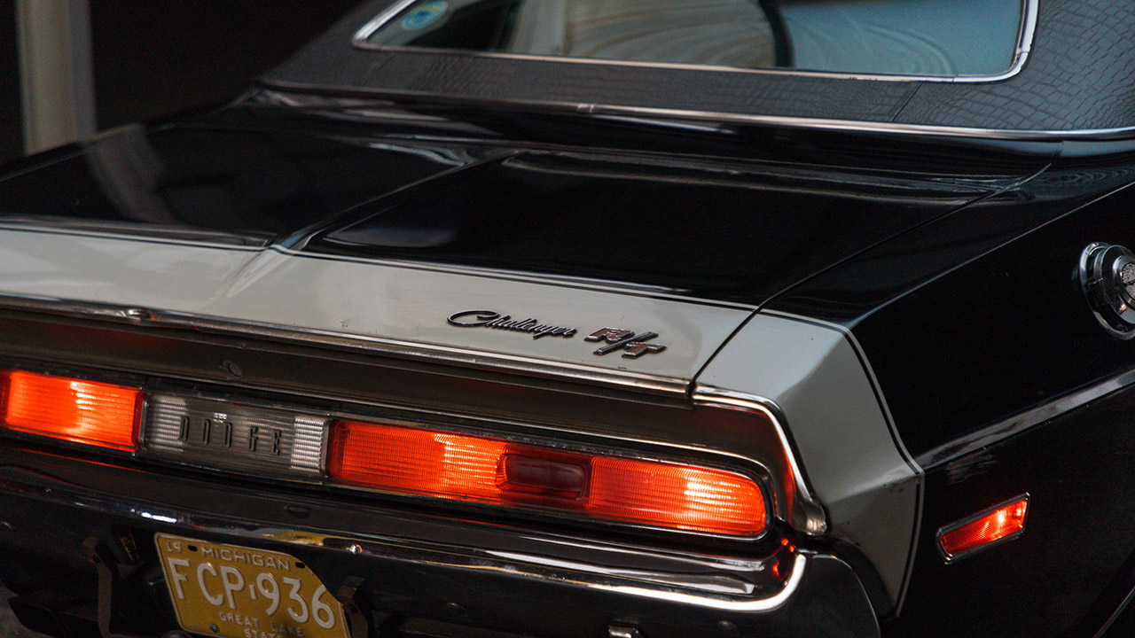 دودج تشالنجر الشبح الأسود التي تعد أشهر أسطورة في سباقات الشوارع الأمريكية تباع بـ 4 مليون ريال! دودج تشالنجر الشبح الأسود التي تعد أشهر أسطورة في سباقات الشوارع الأمريكية تباع بـ 4 مليون ريال! 1