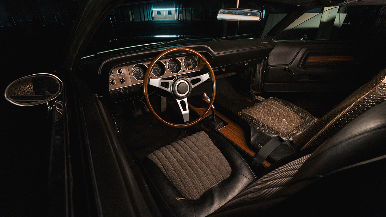 دودج تشالنجر الشبح الأسود التي تعد أشهر أسطورة في سباقات الشوارع الأمريكية تباع بـ 4 مليون ريال! دودج تشالنجر الشبح الأسود التي تعد أشهر أسطورة في سباقات الشوارع الأمريكية تباع بـ 4 مليون ريال! 11