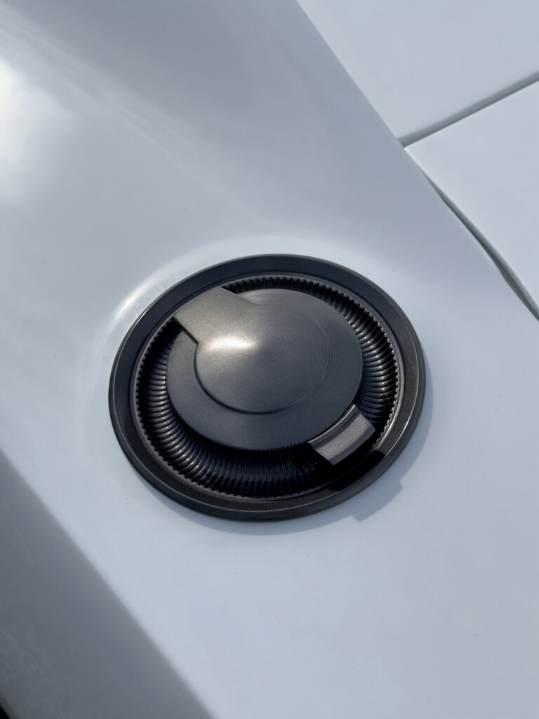 دودج تشالنجر تحصل على مظهر كلاسيكي بهيكل خارجي من الكاربون مع قوة 1000 حصان! دودج تشالنجر هيلكات معدلة (1)