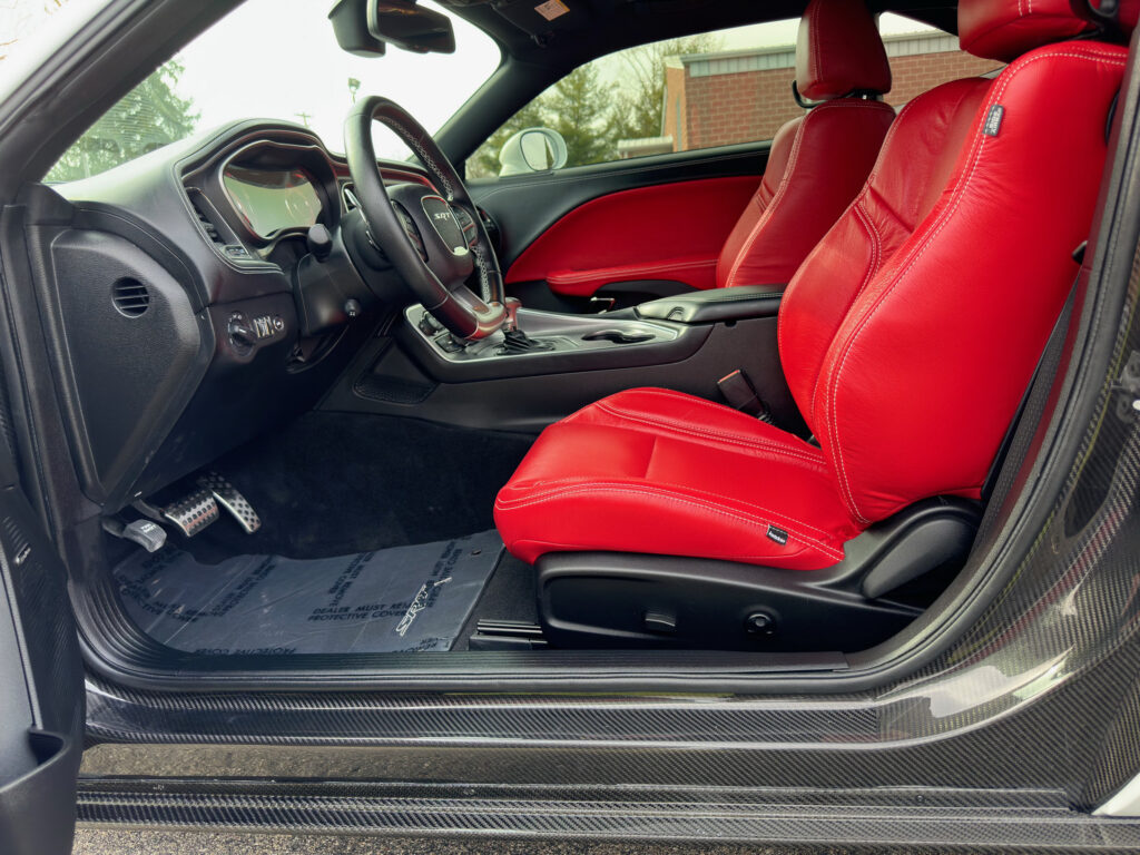 دودج تشالنجر تحصل على مظهر كلاسيكي بهيكل خارجي من الكاربون مع قوة 1000 حصان! دودج تشالنجر هيلكات معدلة (1)