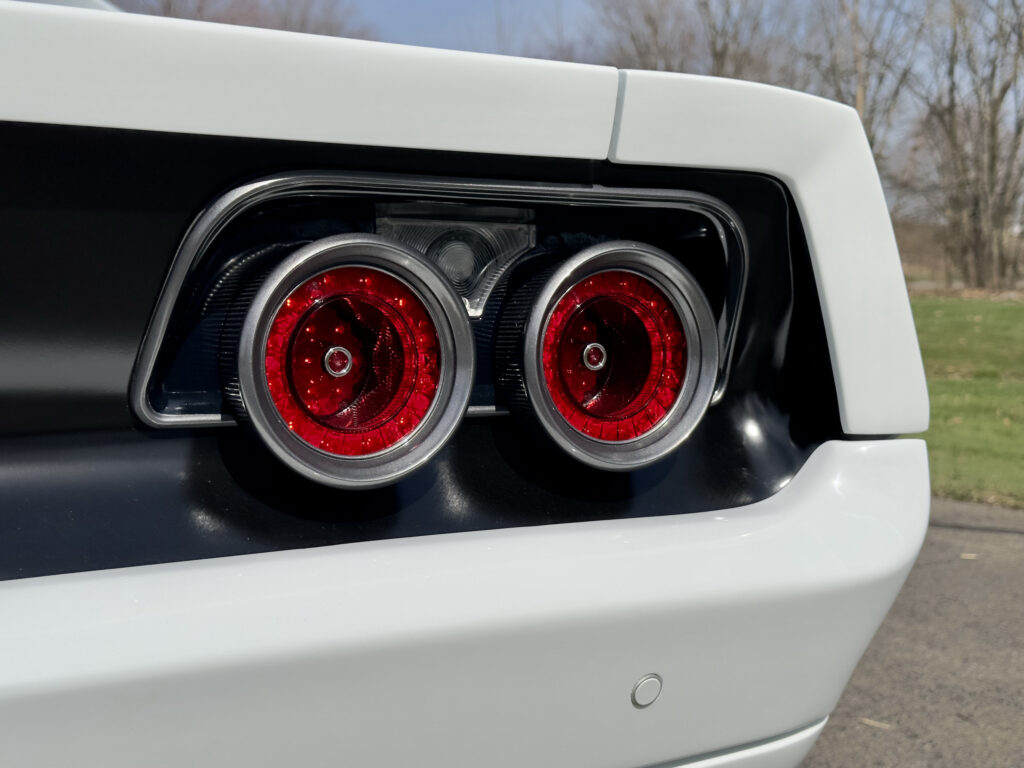 دودج تشالنجر تحصل على مظهر كلاسيكي بهيكل خارجي من الكاربون مع قوة 1000 حصان! دودج تشالنجر هيلكات معدلة (1)