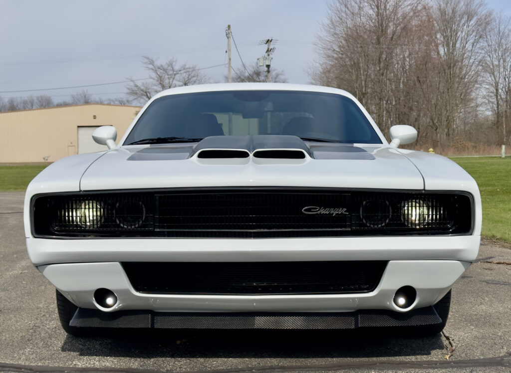 دودج تشالنجر تحصل على مظهر كلاسيكي بهيكل خارجي من الكاربون مع قوة 1000 حصان! دودج تشالنجر هيلكات معدلة (1)