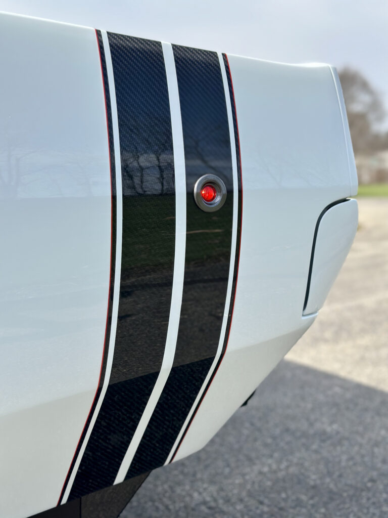 دودج تشالنجر تحصل على مظهر كلاسيكي بهيكل خارجي من الكاربون مع قوة 1000 حصان! دودج تشالنجر هيلكات معدلة (1)