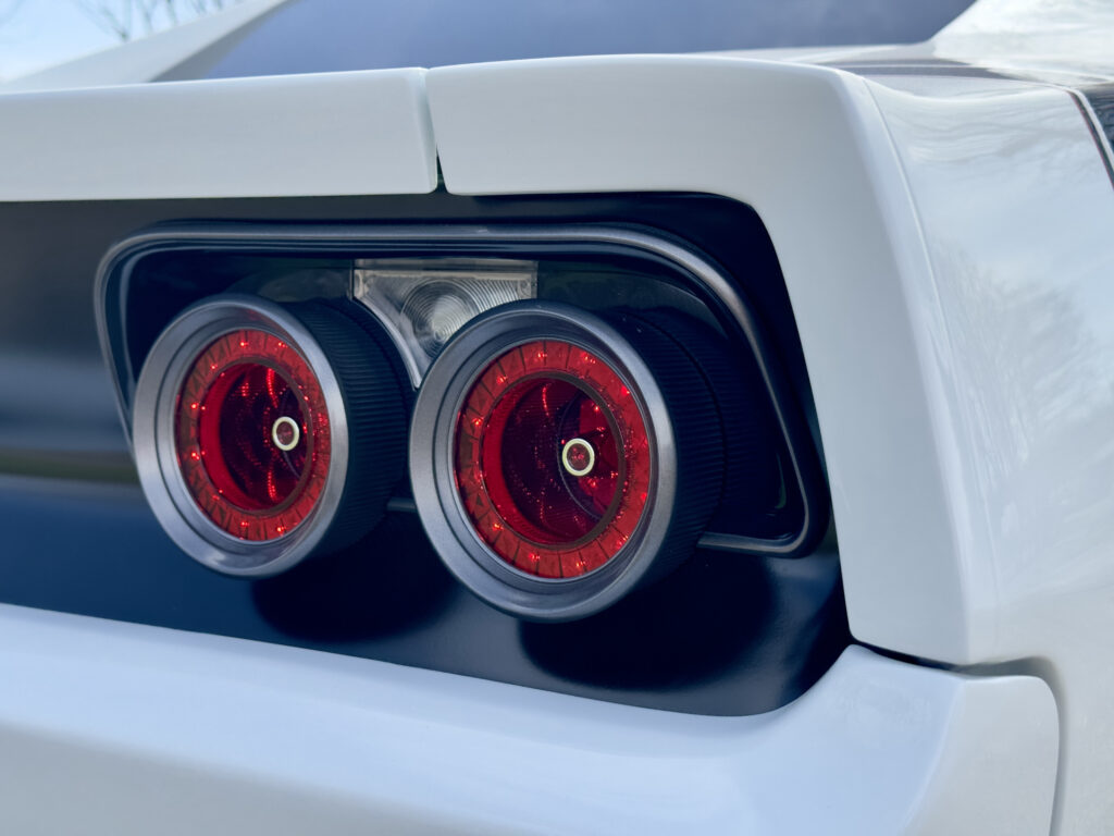 دودج تشالنجر تحصل على مظهر كلاسيكي بهيكل خارجي من الكاربون مع قوة 1000 حصان! دودج تشالنجر هيلكات معدلة (1)