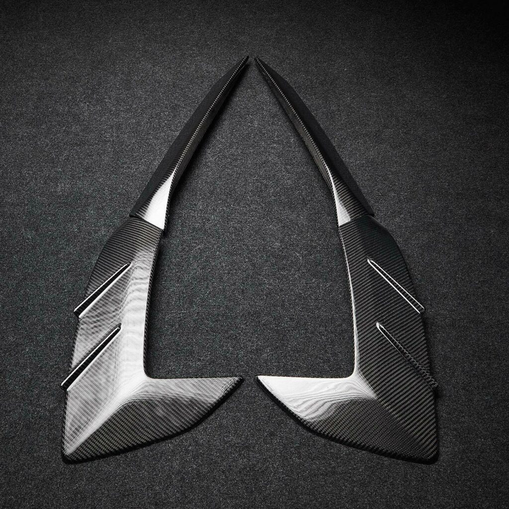 شيفروليه كورفيت C8 تحصل على حزمة تعديلات جمالية شرسة من ألياف الكاربون شيفروليه كورفيت C8 تحصل على حزمة تعديلات جمالية شرسة من ألياف الكاربون 3