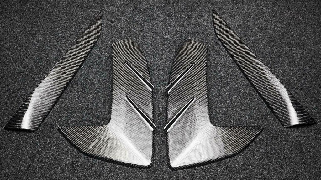 شيفروليه كورفيت C8 تحصل على حزمة تعديلات جمالية شرسة من ألياف الكاربون شيفروليه كورفيت C8 تحصل على حزمة تعديلات جمالية شرسة من ألياف الكاربون 4