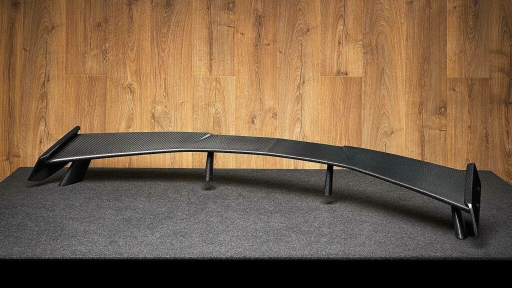 شيفروليه كورفيت C8 تحصل على حزمة تعديلات جمالية شرسة من ألياف الكاربون شيفروليه كورفيت C8 تحصل على حزمة تعديلات جمالية شرسة من ألياف الكاربون 11