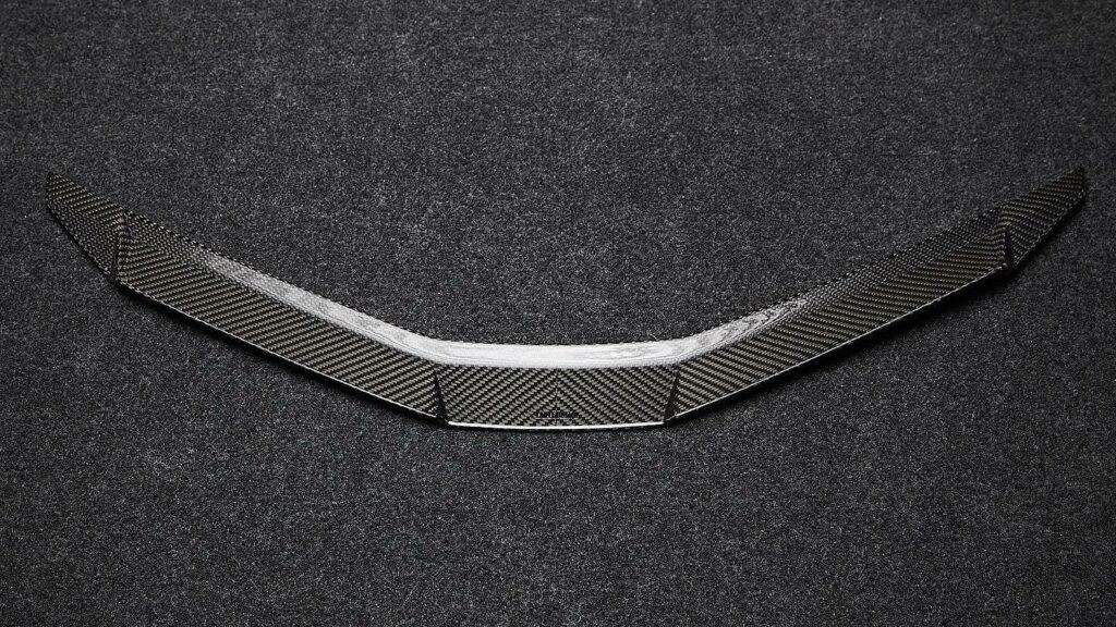 شيفروليه كورفيت C8 تحصل على حزمة تعديلات جمالية شرسة من ألياف الكاربون شيفروليه كورفيت C8 تحصل على حزمة تعديلات جمالية شرسة من ألياف الكاربون 12