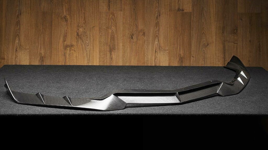 شيفروليه كورفيت C8 تحصل على حزمة تعديلات جمالية شرسة من ألياف الكاربون شيفروليه كورفيت C8 لارتي ديزاين