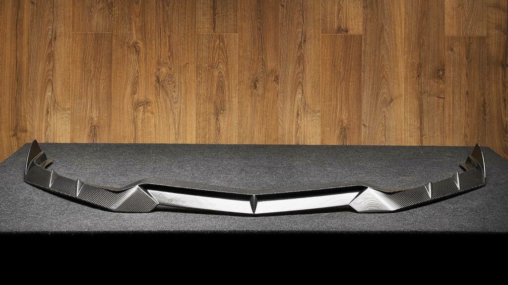 شيفروليه كورفيت C8 تحصل على حزمة تعديلات جمالية شرسة من ألياف الكاربون شيفروليه كورفيت C8 لارتي ديزاين