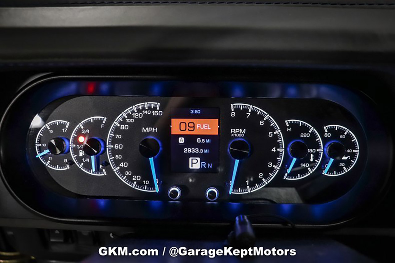 لاندروفر ديفندر 110 موديل 1992 مجددة بالكامل تعرض للبيع بسعر يتجاوز 820 ألف ريال! لاندروفر ديفندر 110 موديل 1992 مجددة بالكامل تعرض للبيع بسعر يتجاوز 820 ألف ريال! 7