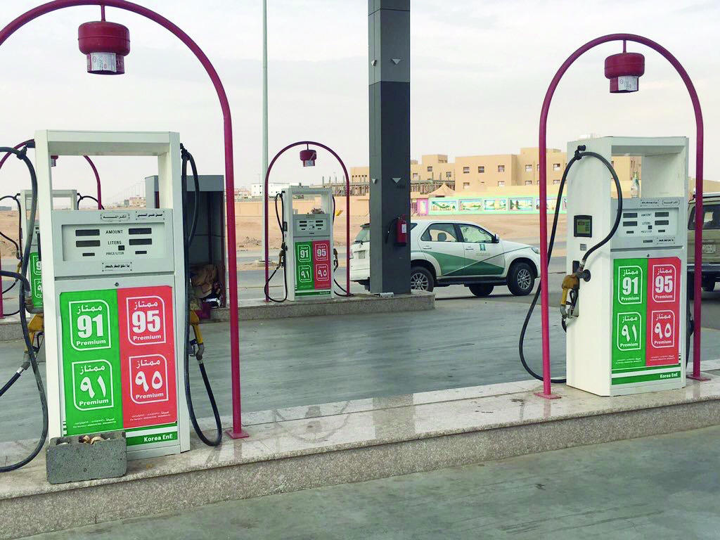 "التجارة" تكشف 9 اشتراطات لمحطات الوقود ومراكز الخدمة "التجارة" تكشف 9 اشتراطات لمحطات الوقود ومراكز الخدمة 3