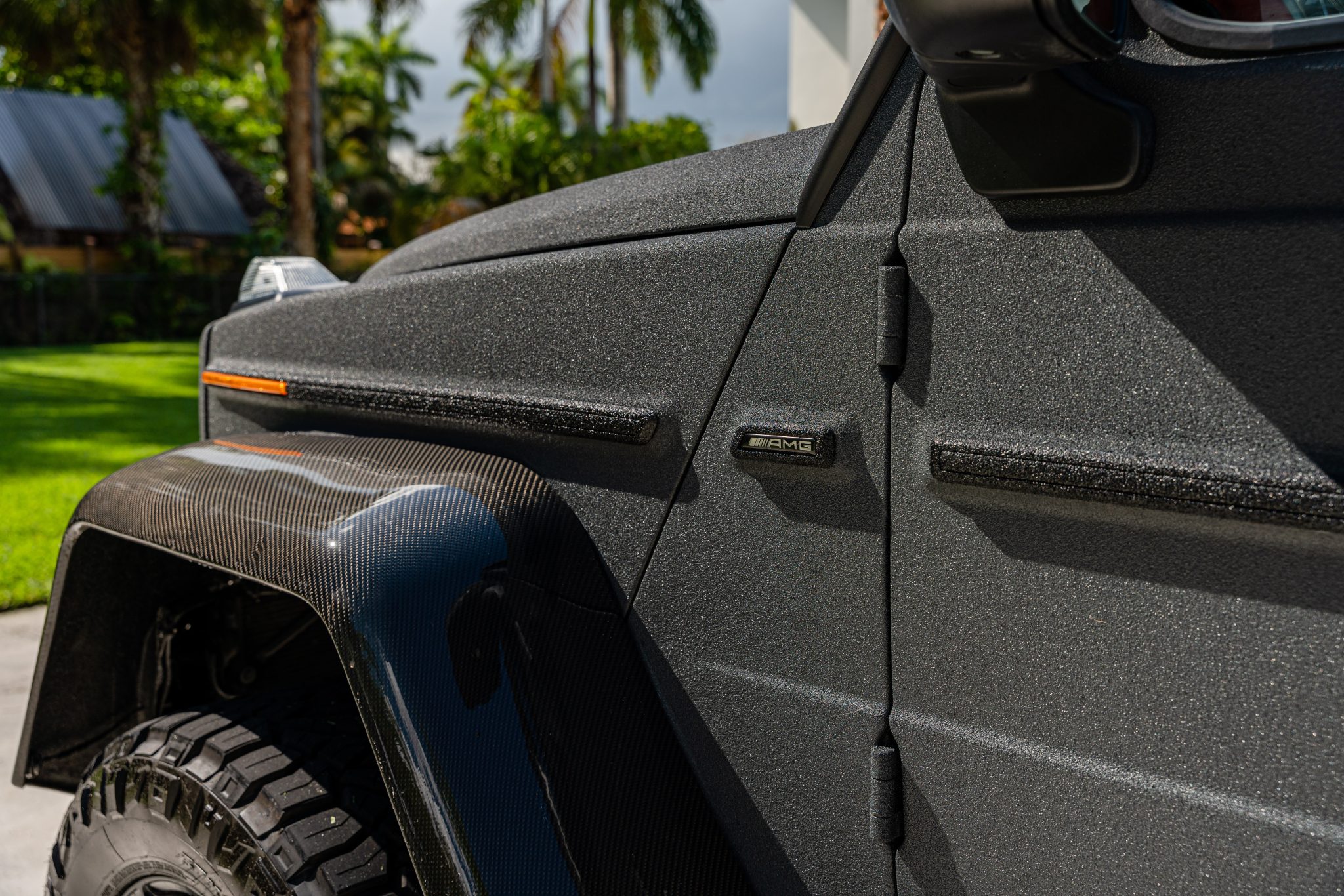 مرسيدس AMG G63 تحصل على إصدار معدل ملفت للنظر بدفع سداسي العجلات مرسيدس AMG G63 تحصل على إصدار معدل ملفت للنظر بدفع سداسي العجلات 3