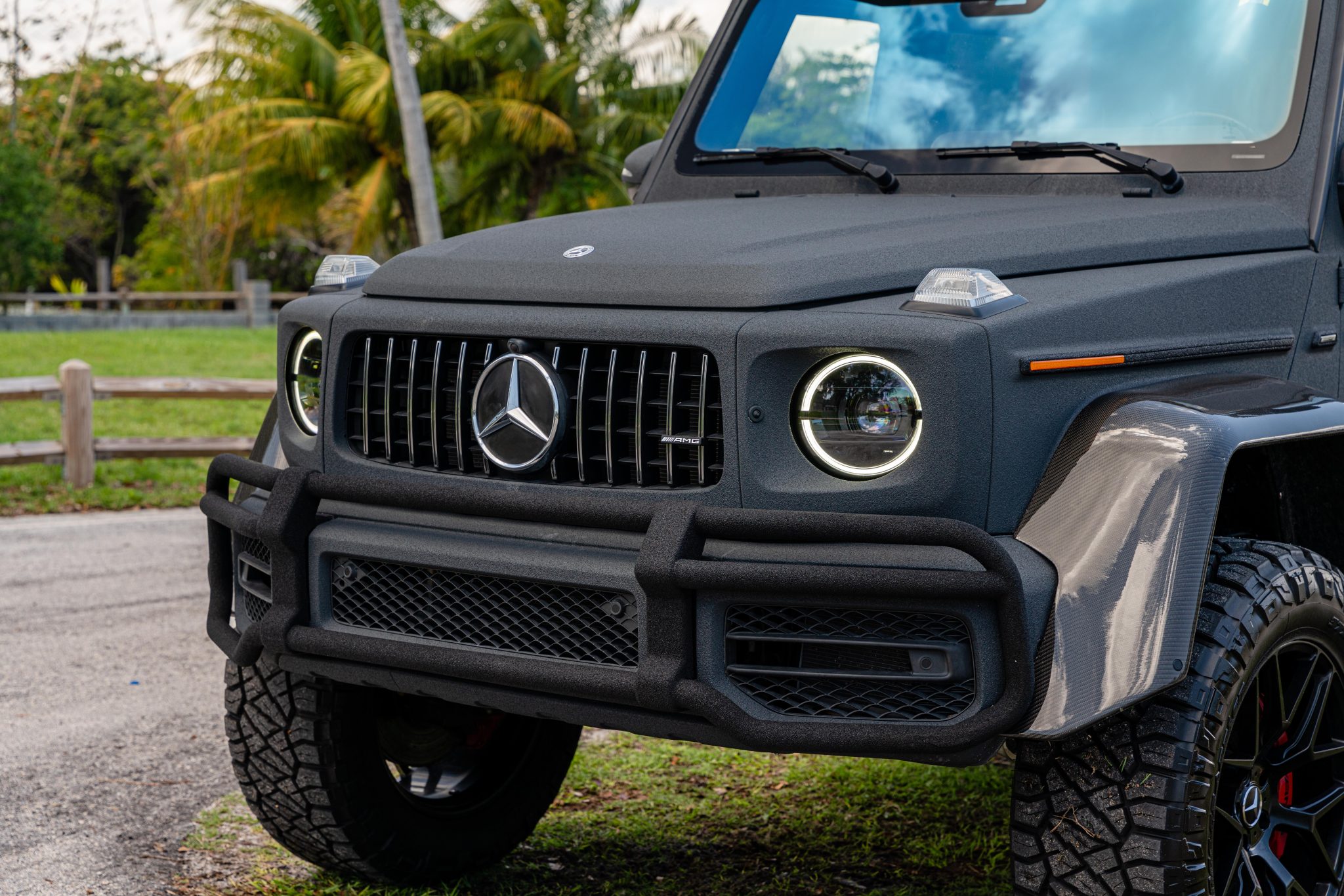 مرسيدس AMG G63 تحصل على إصدار معدل ملفت للنظر بدفع سداسي العجلات مرسيدس AMG G63 تحصل على إصدار معدل ملفت للنظر بدفع سداسي العجلات 9