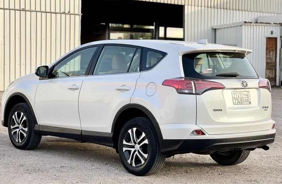 سعر تويوتا راف فور 2018 للبيع في سوق السيارات المستعملة بالسعودية سعر تويوتا راف فور 2018 للبيع في سوق السيارات المستعملة بالسعودية 5