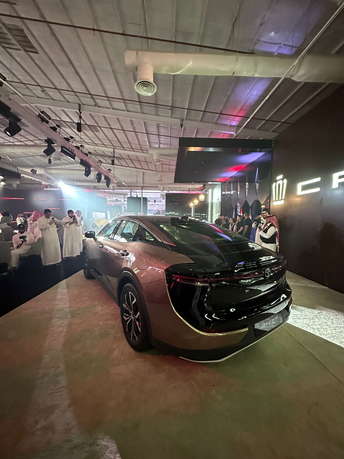 مقارنة فئات تويوتا كراون 2023 في السعودية (بريميوم VS ماجيستا) مقارنة فئات تويوتا كراون 2023 في السعودية (بريميوم VS ماجيستا) 13