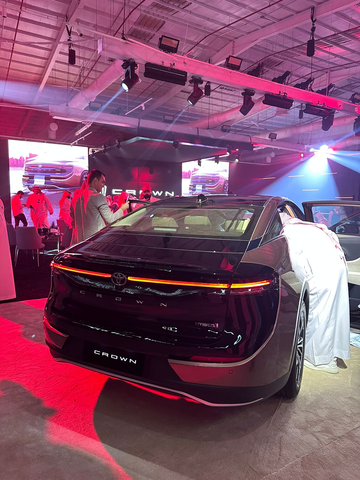 مقارنة فئات تويوتا كراون 2023 في السعودية (بريميوم VS ماجيستا) مقارنة فئات تويوتا كراون 2023 في السعودية (بريميوم VS ماجيستا) 12