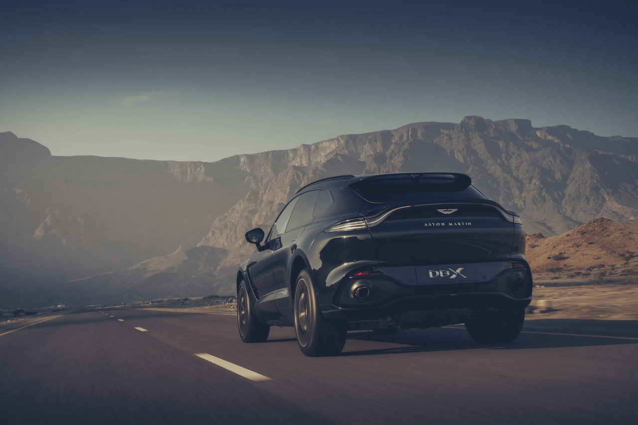 أسرع 10 سيارات SUV في العالم لعام 2023 من حيث السرعة القصوى أستون مارتن DBX