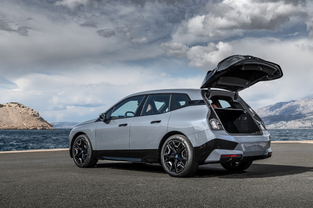 بي-ام-دبليو-ix-2022-2023-2024-المربع-نت-10