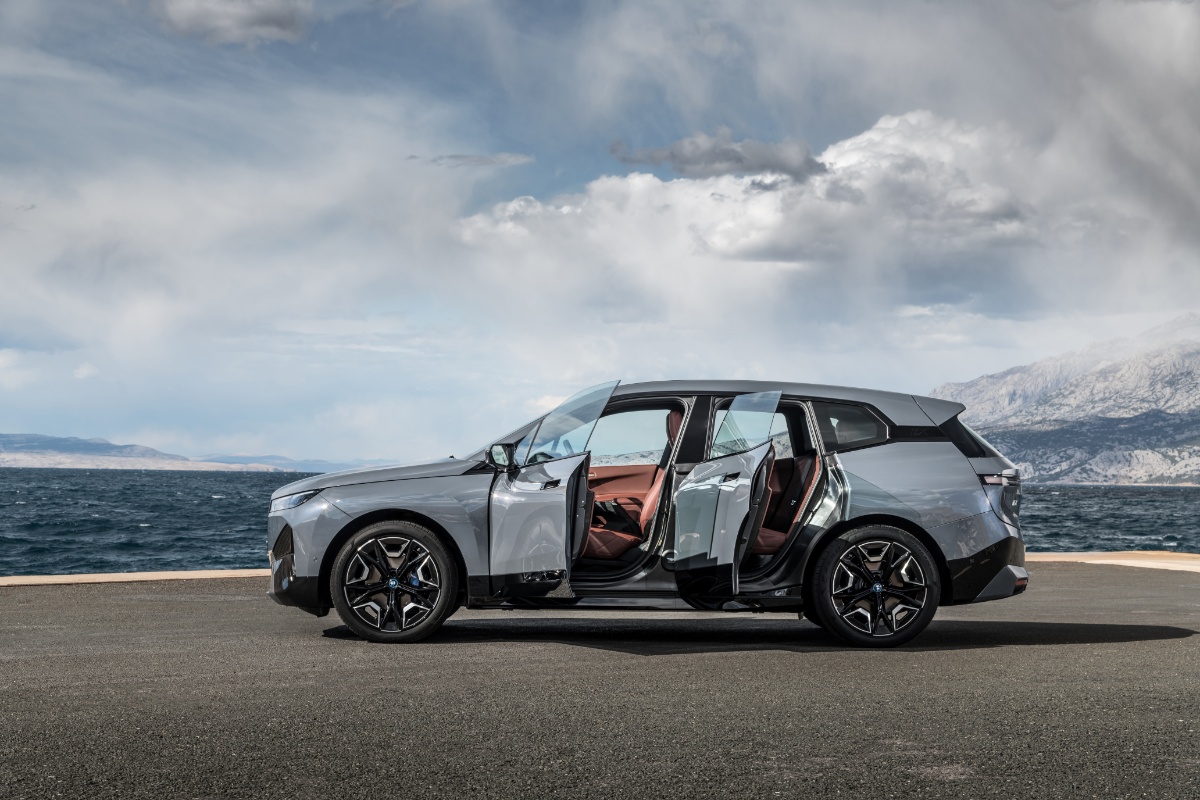 بي-ام-دبليو-ix-2022-2023-2024-المربع-نت-11