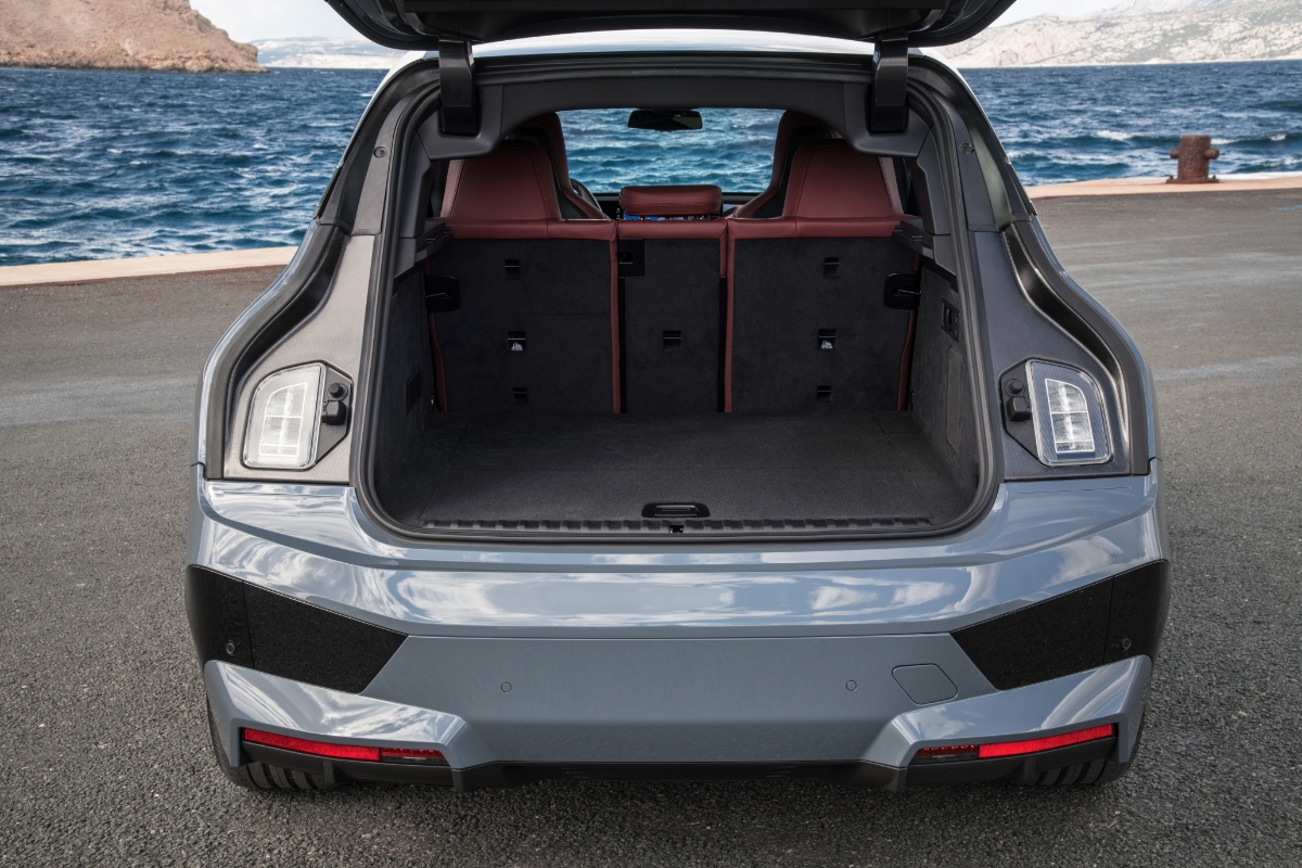 بي-ام-دبليو-ix-2022-2023-2024-المربع-نت-12