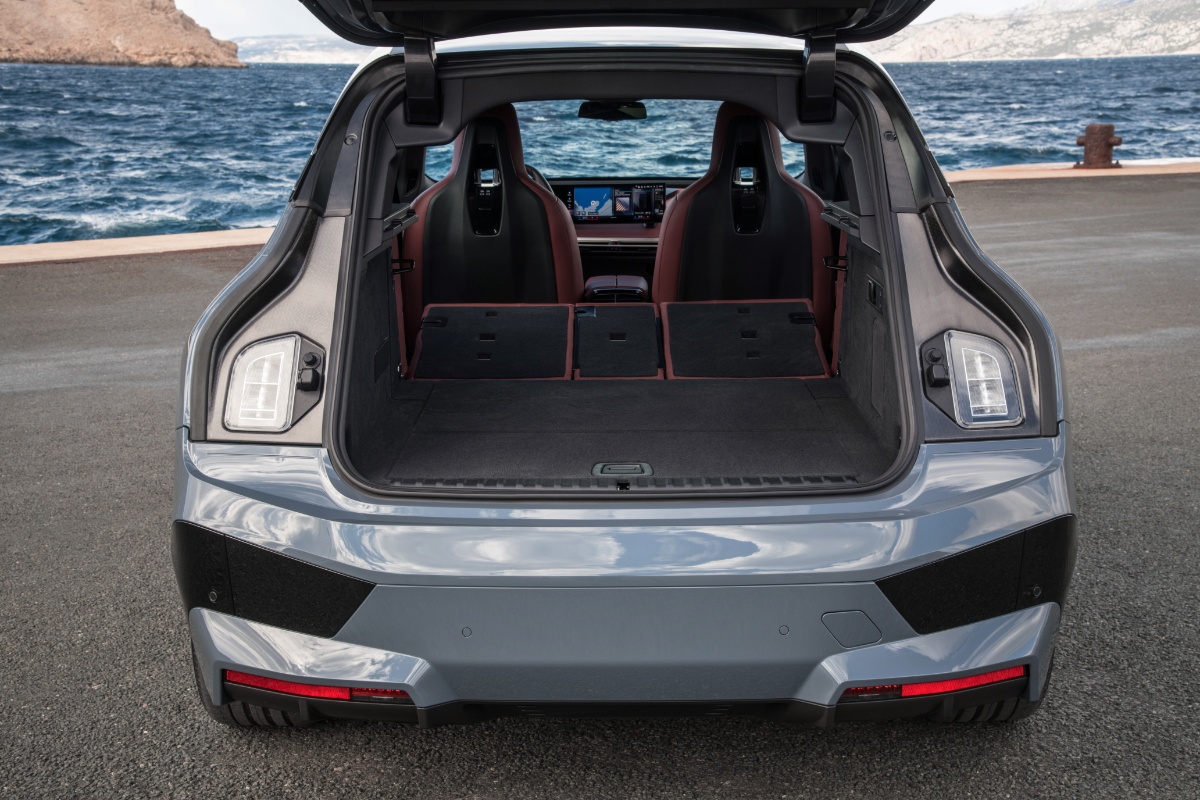 بي-ام-دبليو-ix-2022-2023-2024-المربع-نت-13