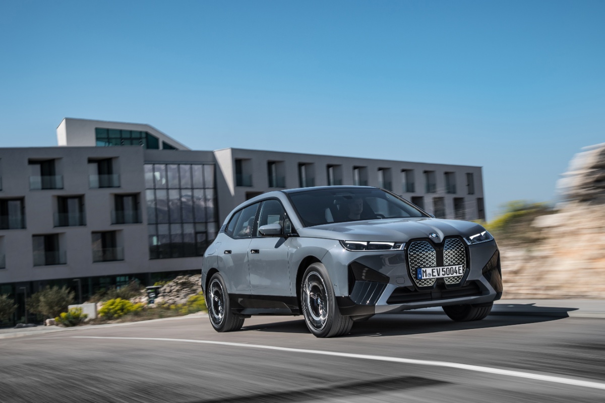 بي-ام-دبليو-ix-2022-2023-2024-المربع-نت-6