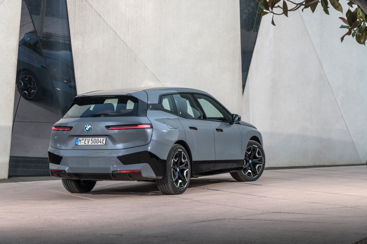 بي-ام-دبليو-ix-2022-2023-2024-المربع-نت-8