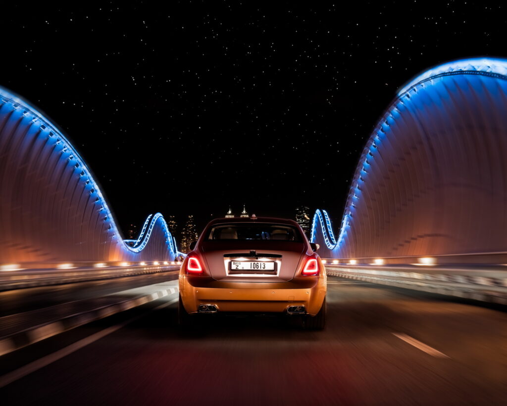 رولز رويس تكشف عن جوست بقاعدة عجلات طويلة التي تعد أول مشروع مقدم من مكتب العلامة في دبي رولز رويس جوست إكستيندد