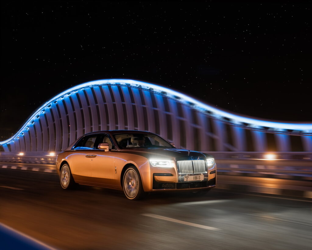 رولز رويس تكشف عن جوست بقاعدة عجلات طويلة التي تعد أول مشروع مقدم من مكتب العلامة في دبي رولز رويس جوست إكستيندد